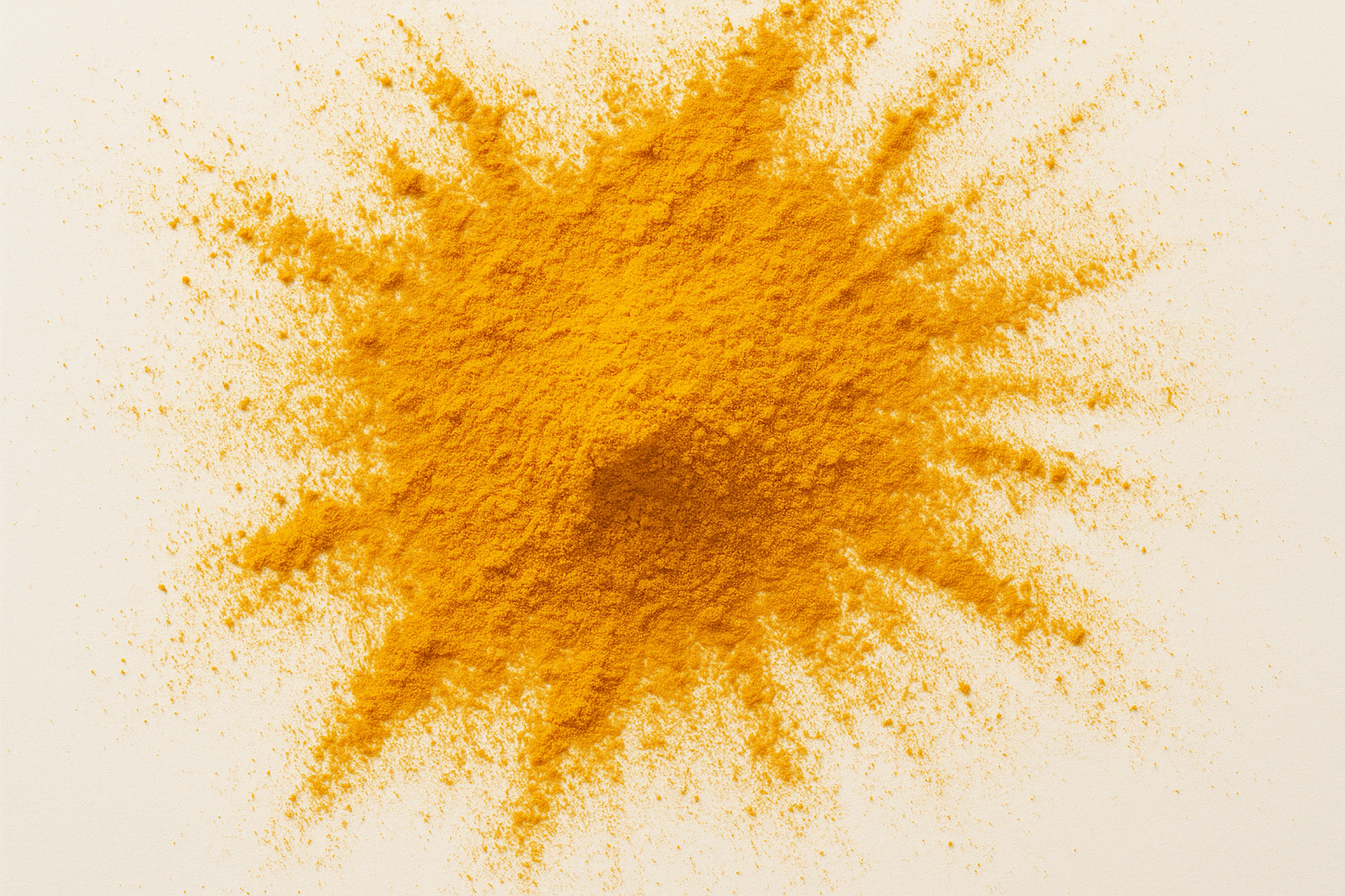 poudre de curcuma étalée